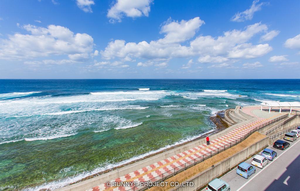 Hôtel Okinawa Ocean Front à Chatan Extérieur photo